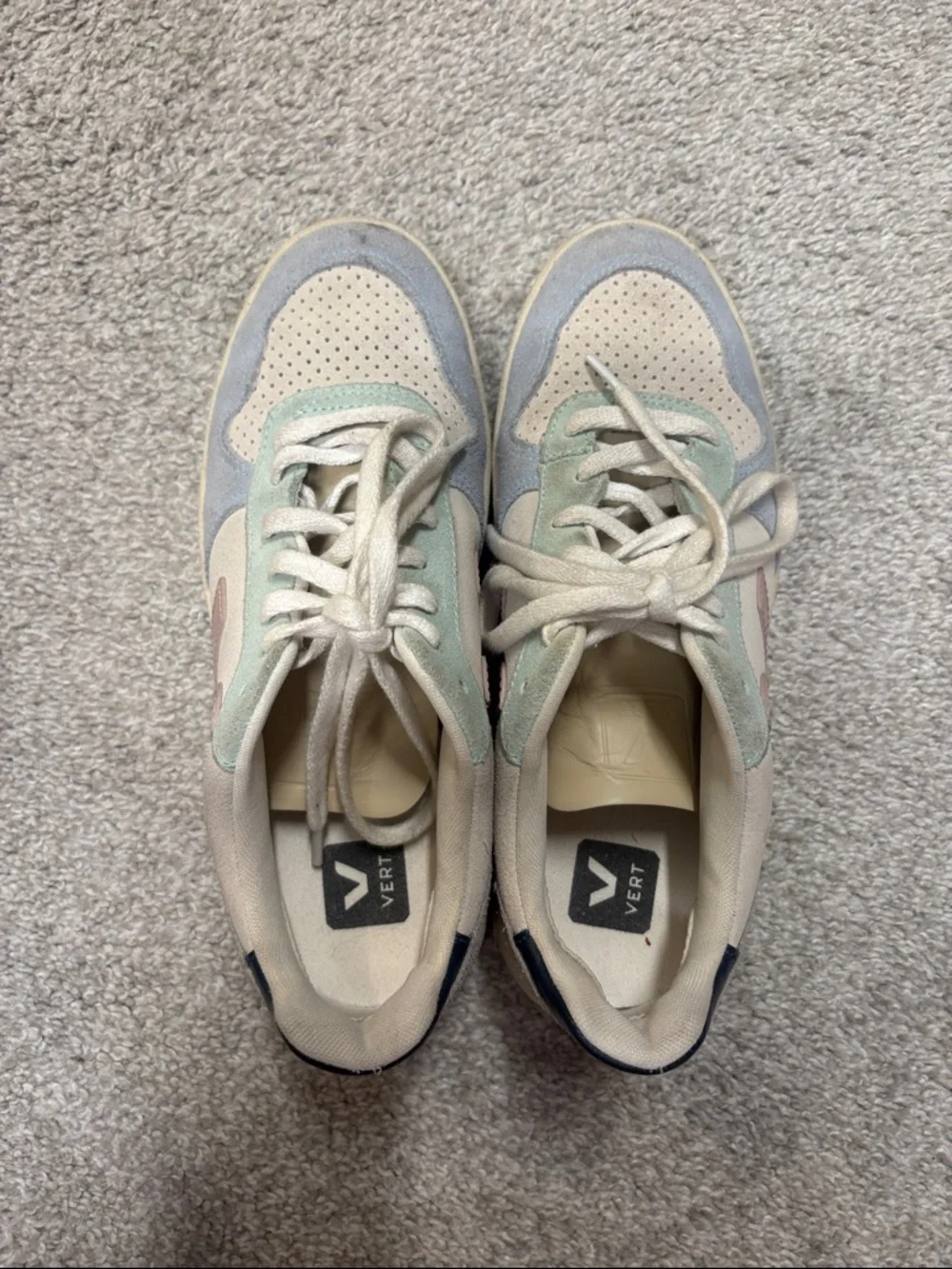 Veja Vert size 9 Low-Top Sneakers in Cream, Pastel Pink, Mint & Light Blue